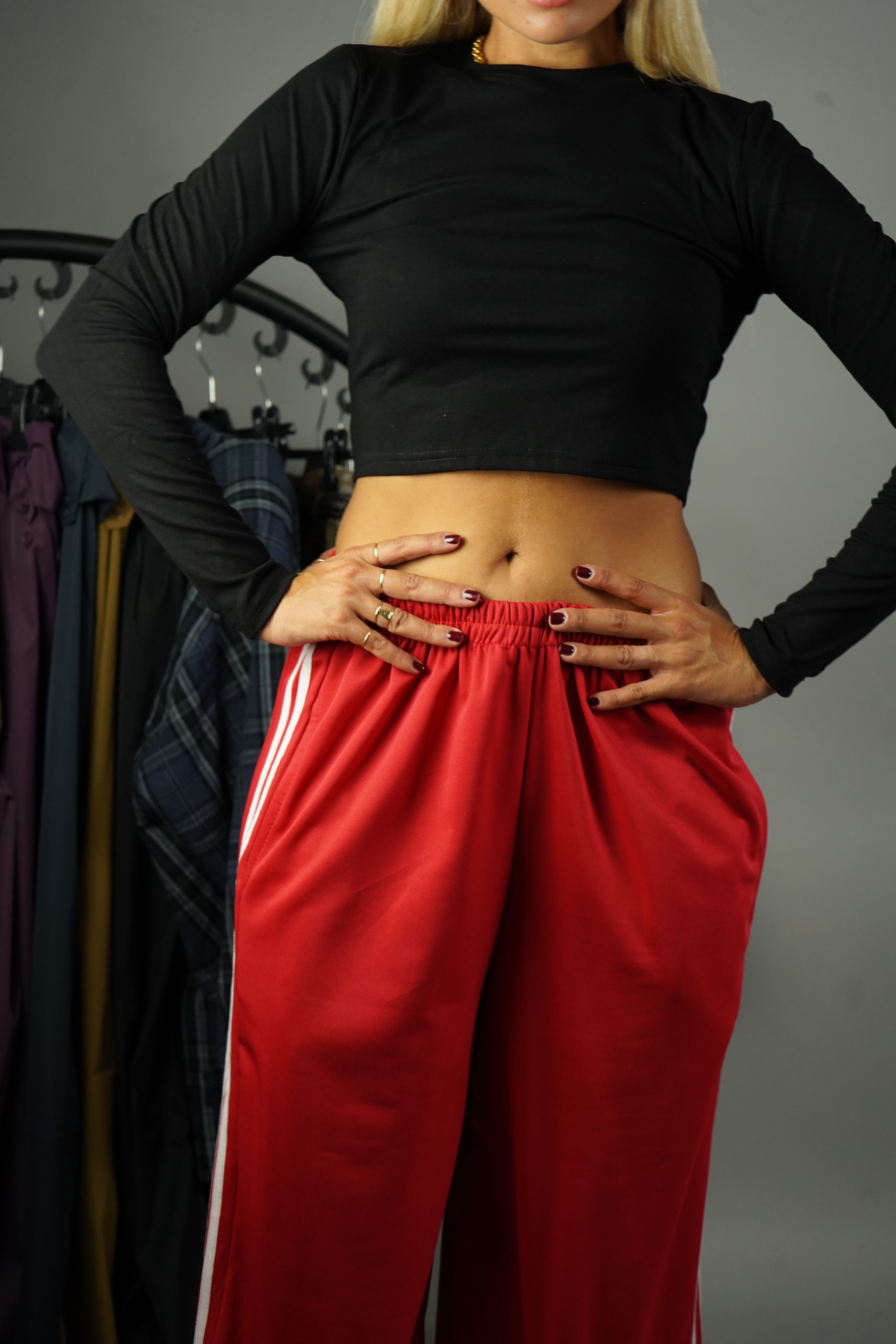 T-SHIRT CROP MANICA LUNGA NERA