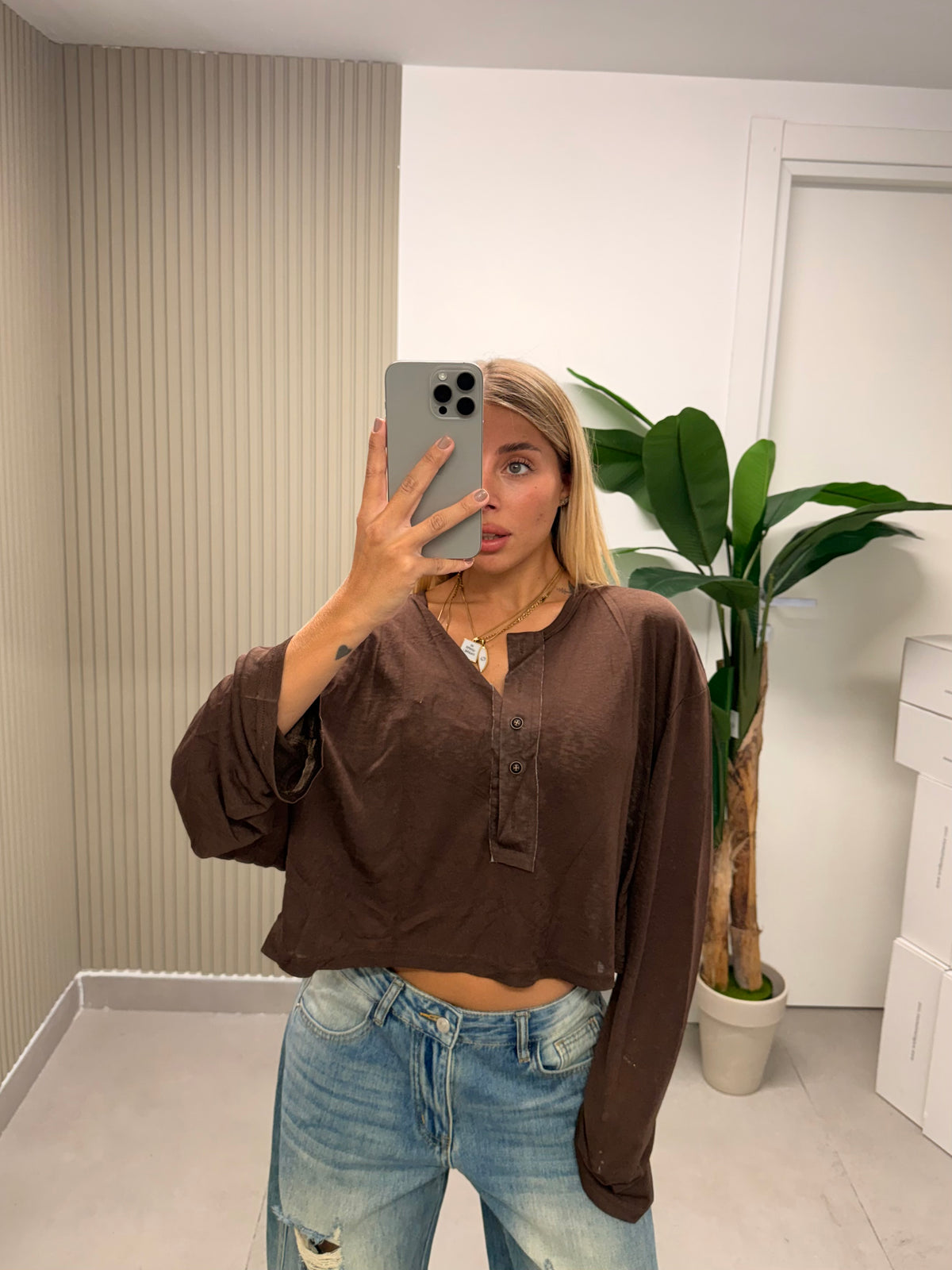 T-SHIRT CROP GIRLFRIEND MARRONE