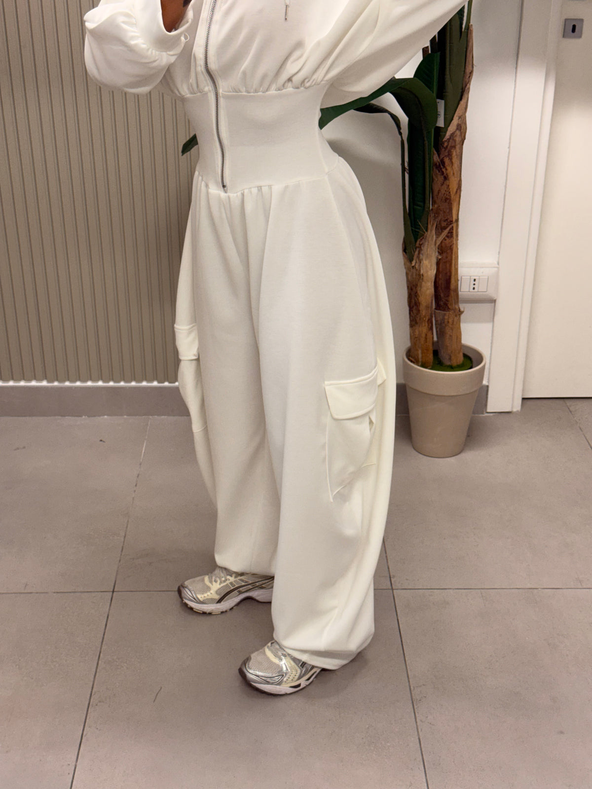 JUMPSUIT CARGO CON SPALLINE BIANCA