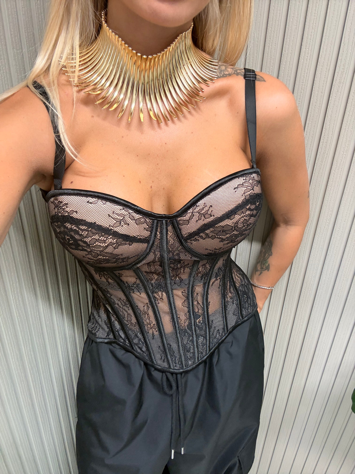 BUSTINO IN PIZZO NERO