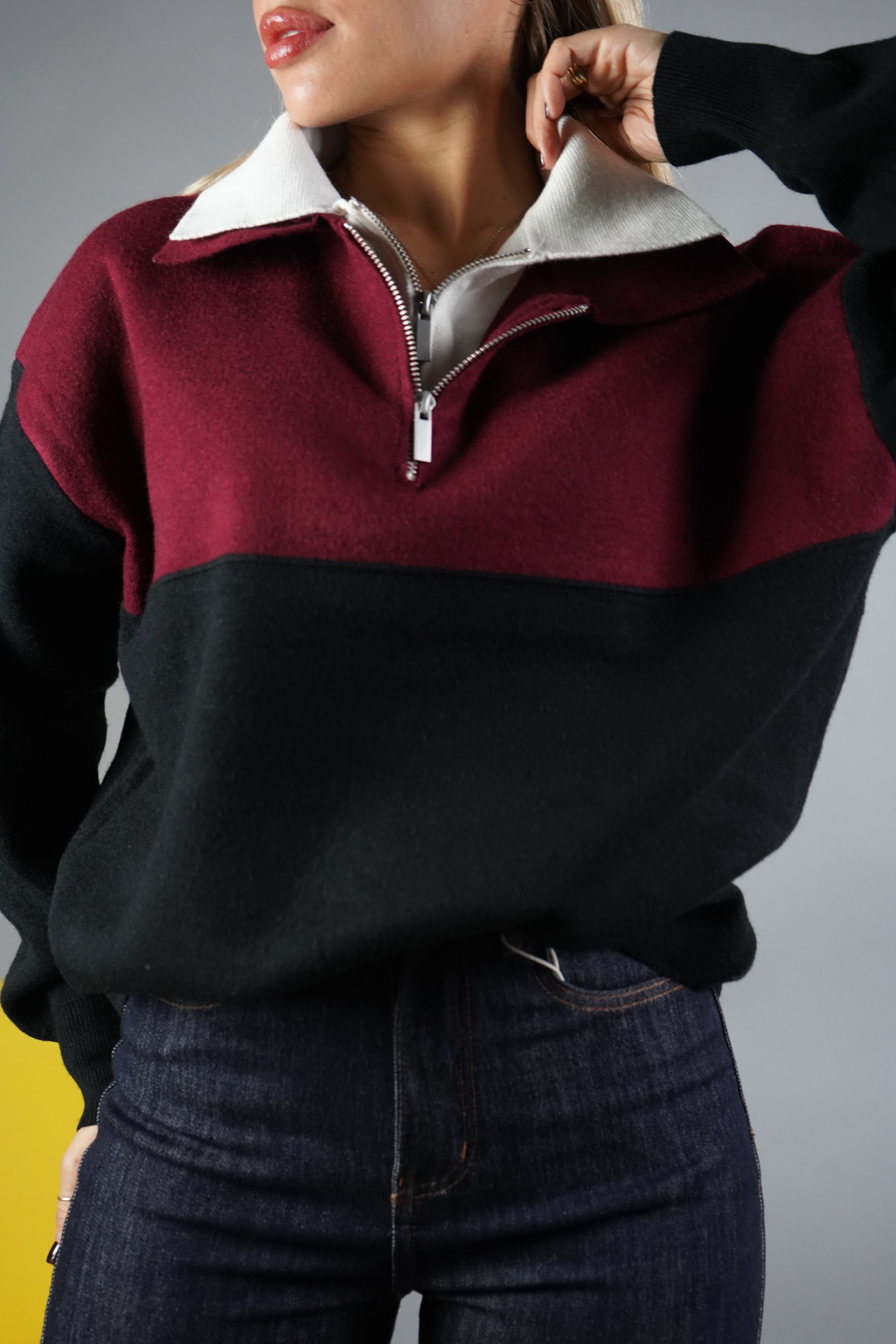 PULL CON ZIP NERO/BORDEAUX