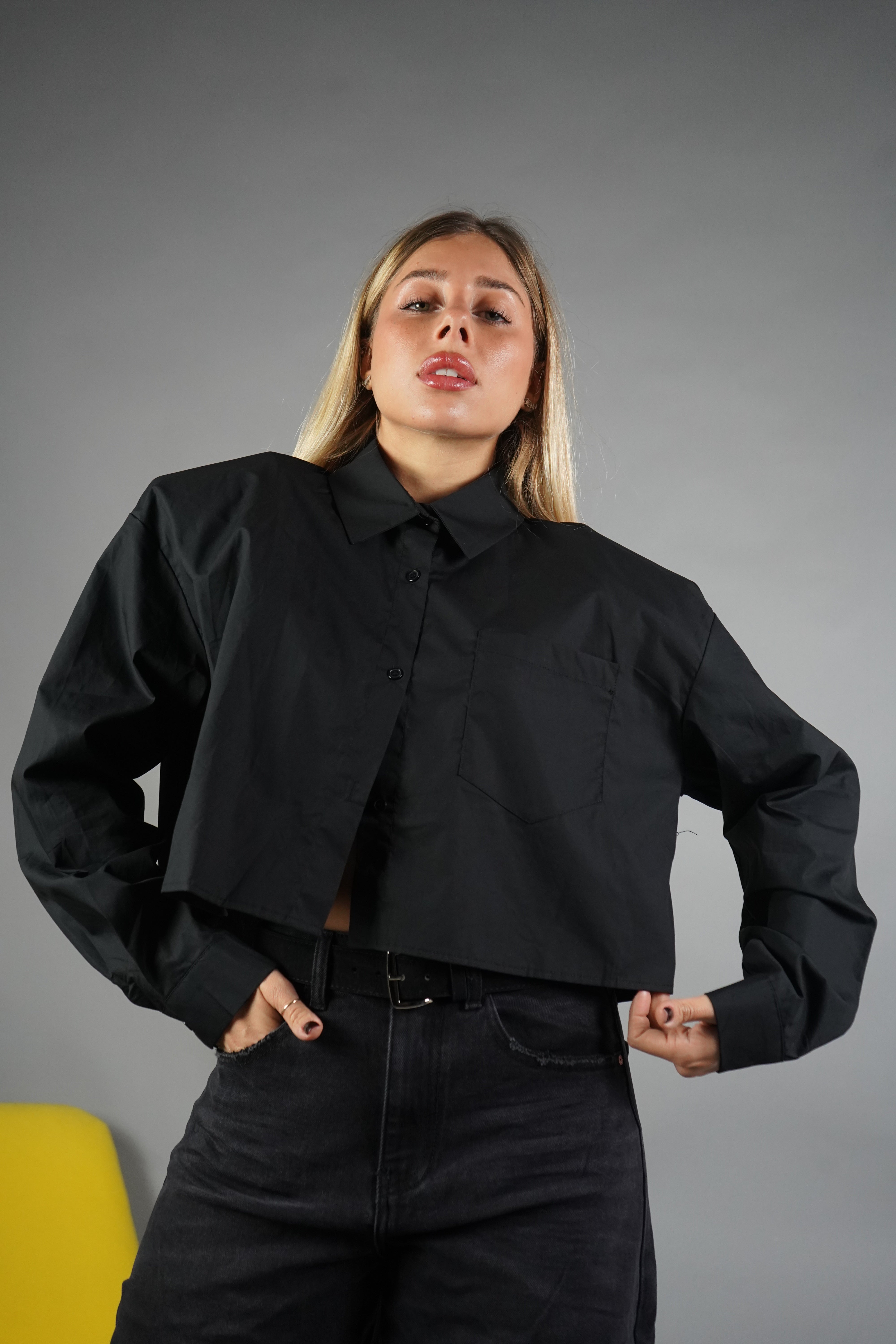 CAMICIA CROP SPALLINE NERA
