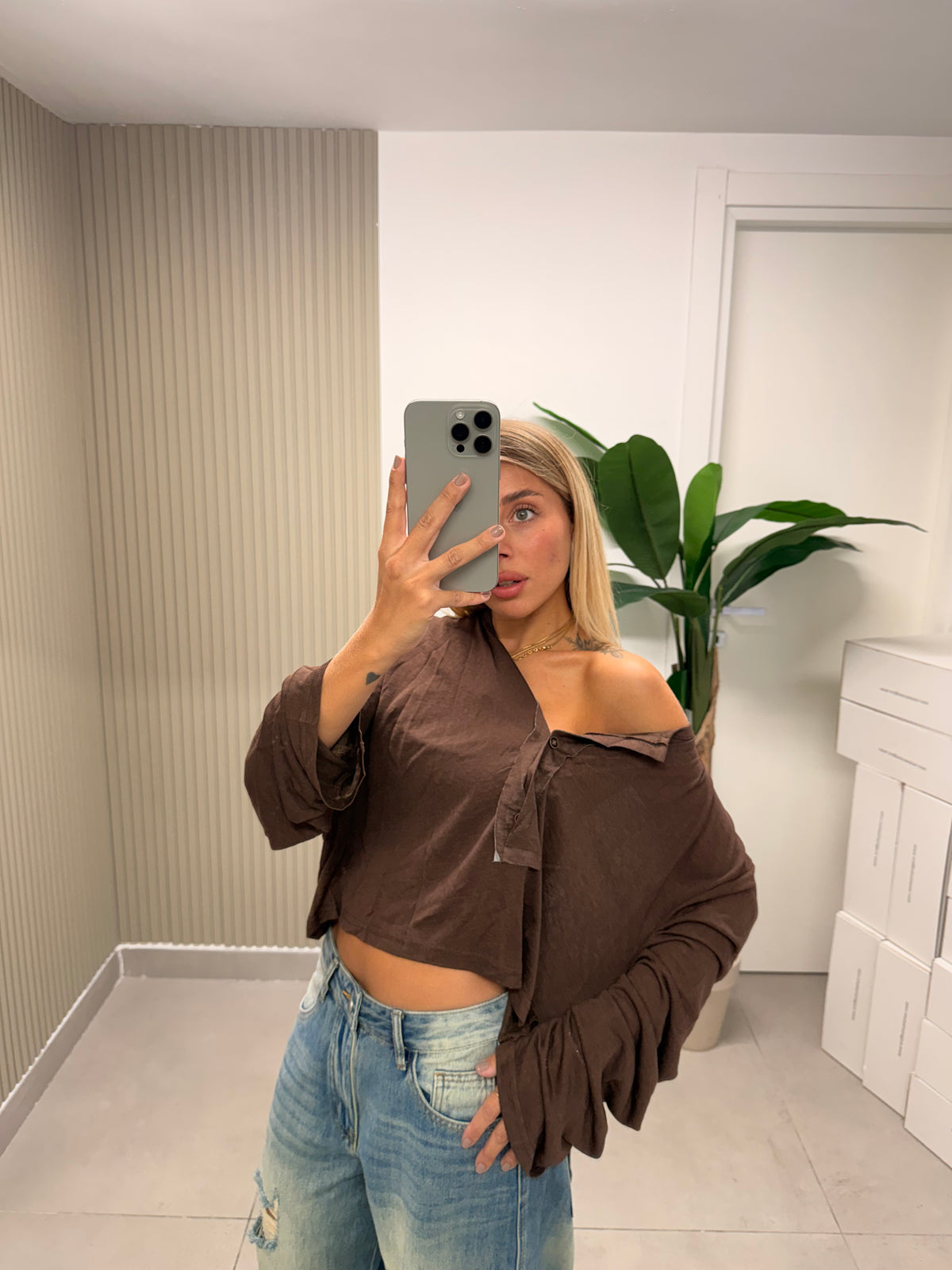 T-SHIRT CROP GIRLFRIEND MARRONE