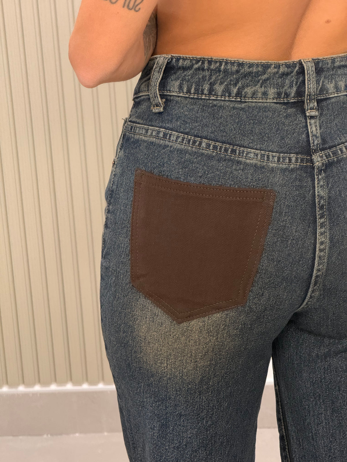 JEANS GAMBA DRITTA TASCA MARRONE