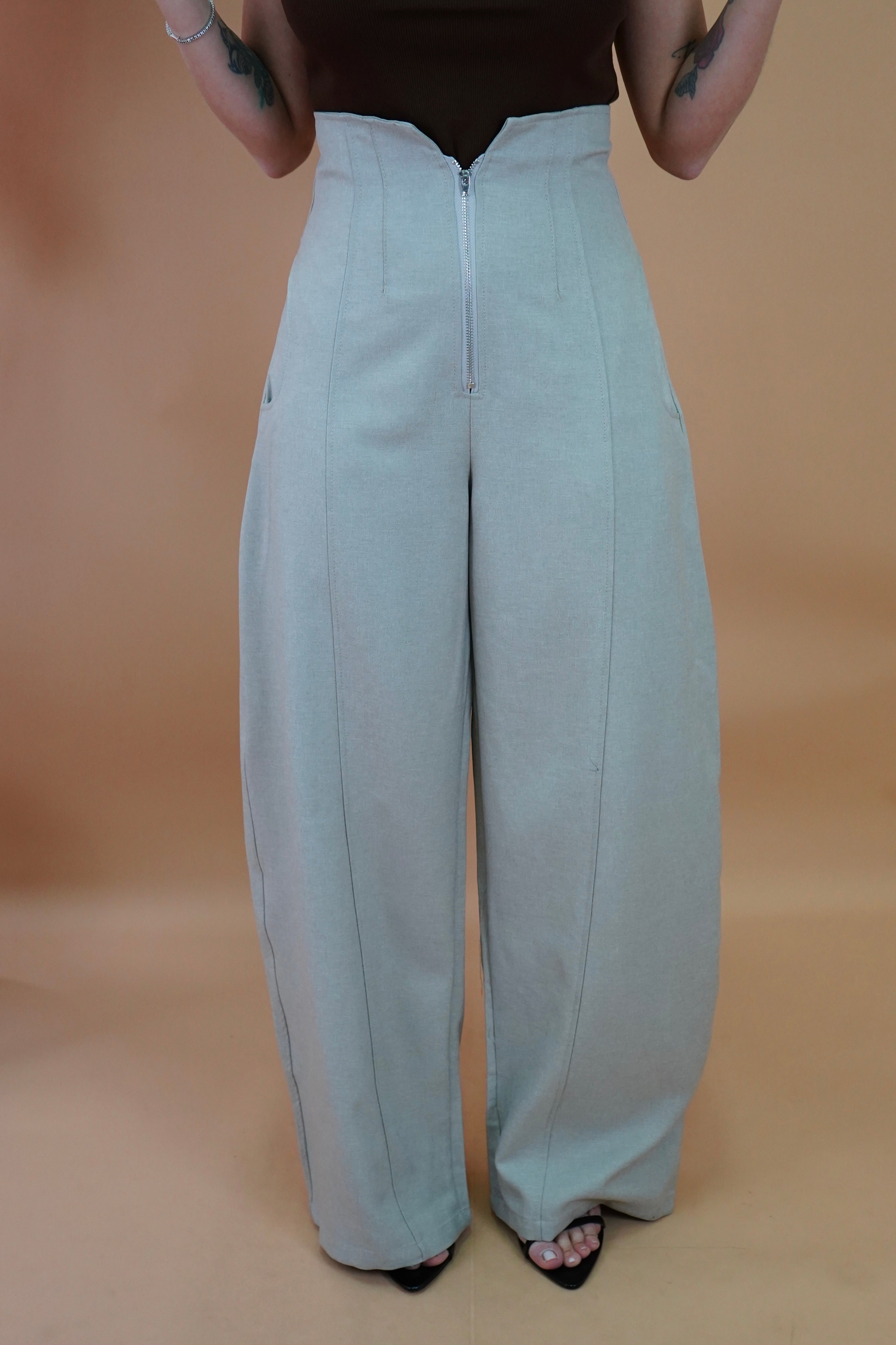 PANTALONE BALLON CON ZIP BEIGE