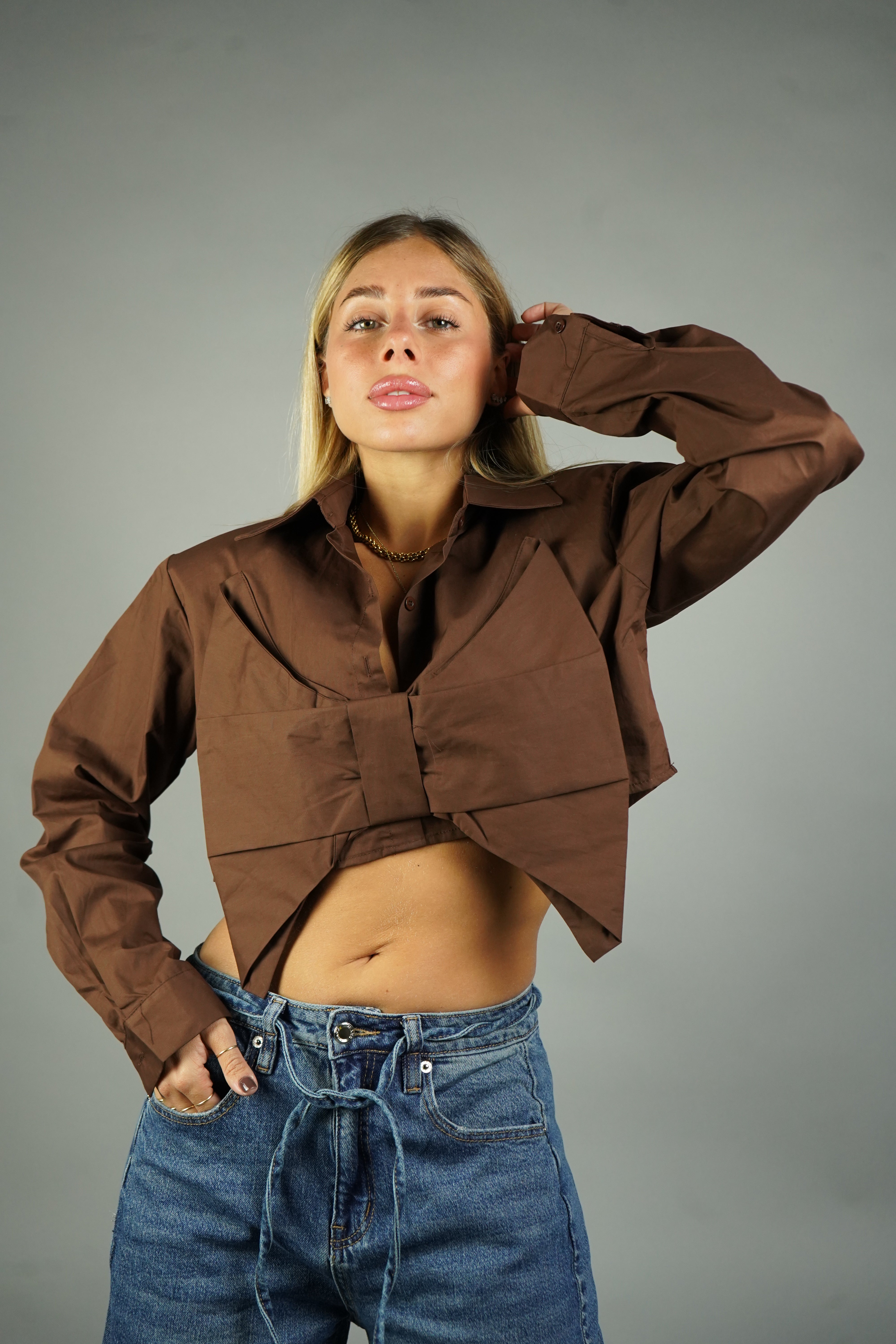 CAMICIA CROP FIOCCO MARRONE