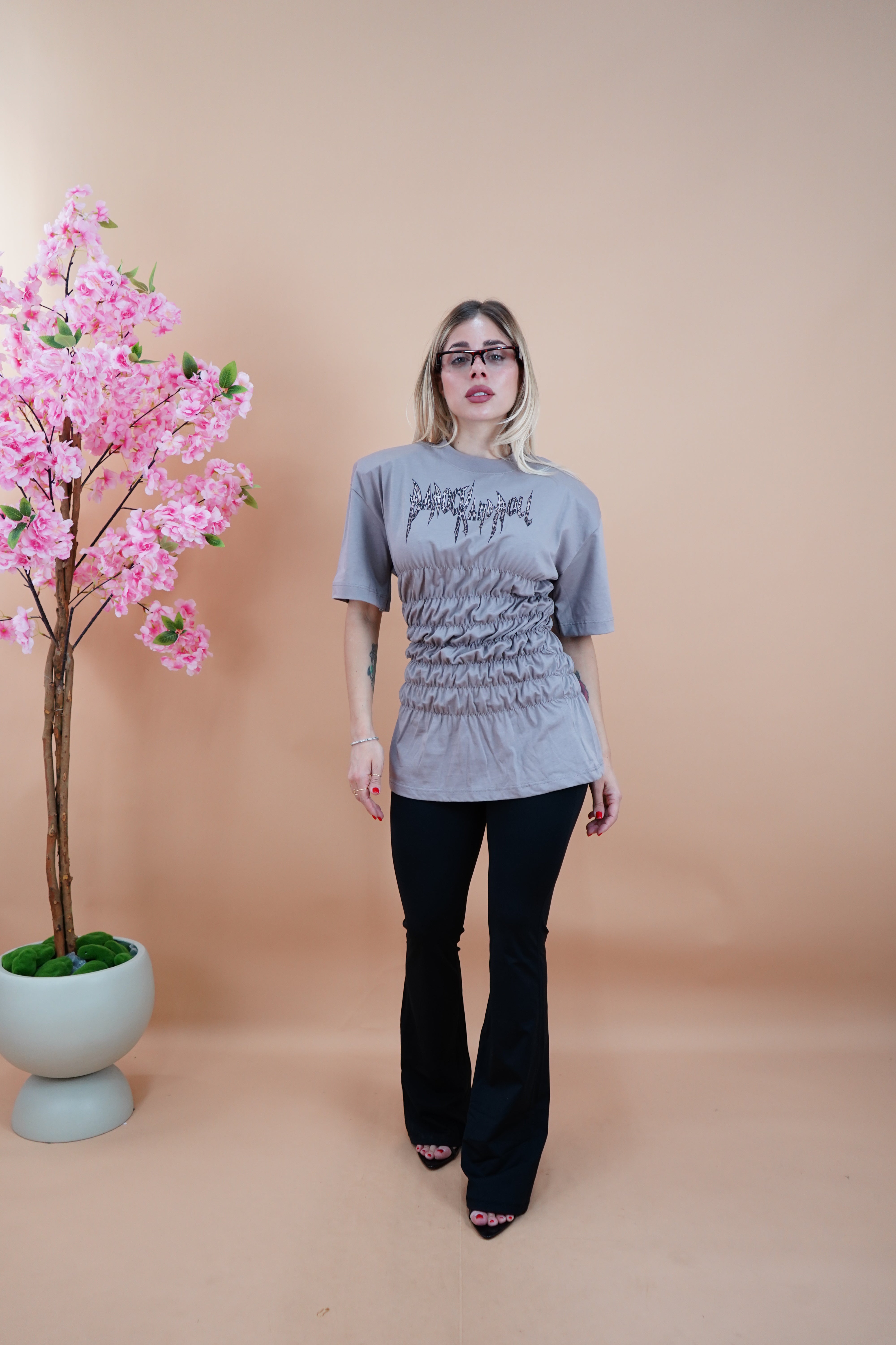 T-SHIRT ROCK ARRICCIATA FANGO E NERA