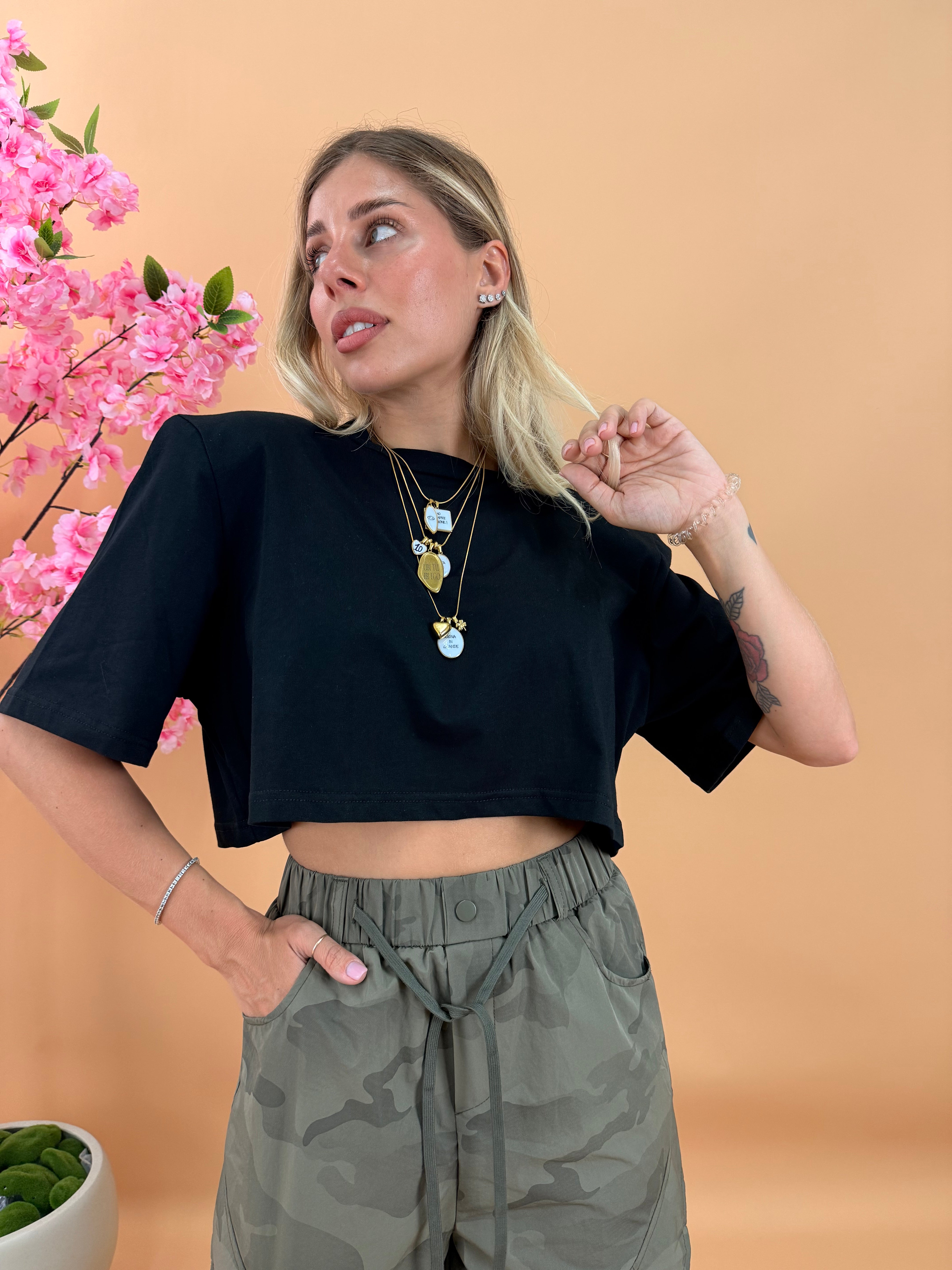 T-SHIRT CROPPED SPALLINA NERA