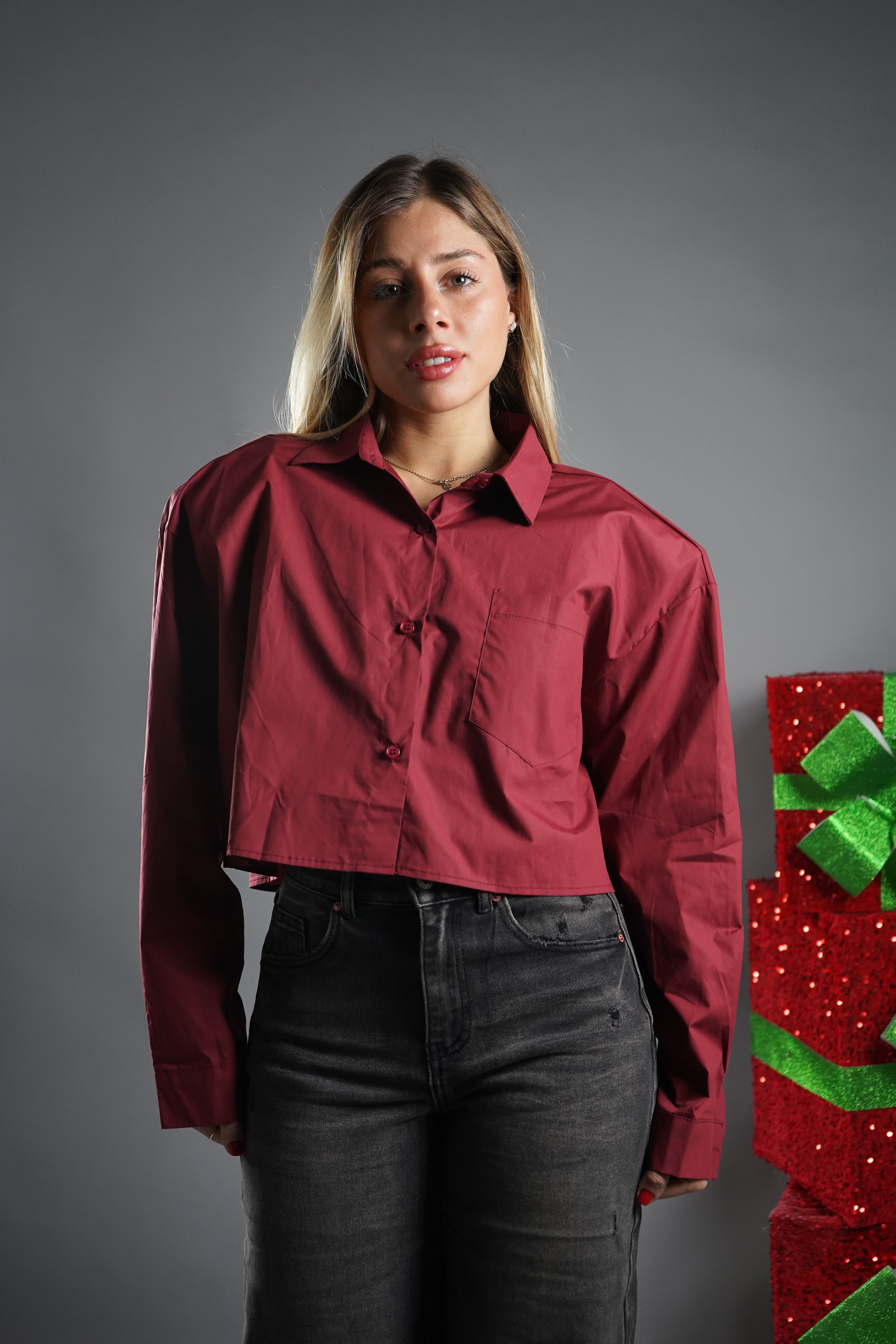 CAMICIA CROP CON SPALLINE BORDEAUX