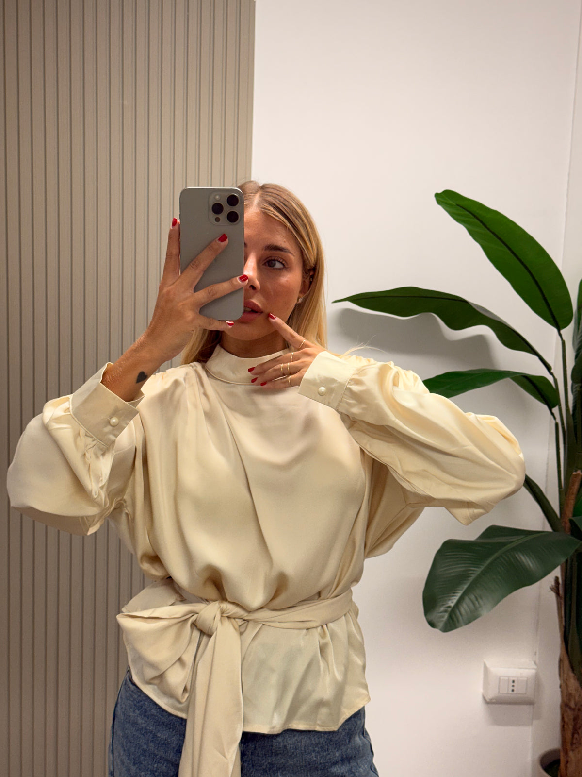 BLUSA IN RASO FIOCCO PANNA