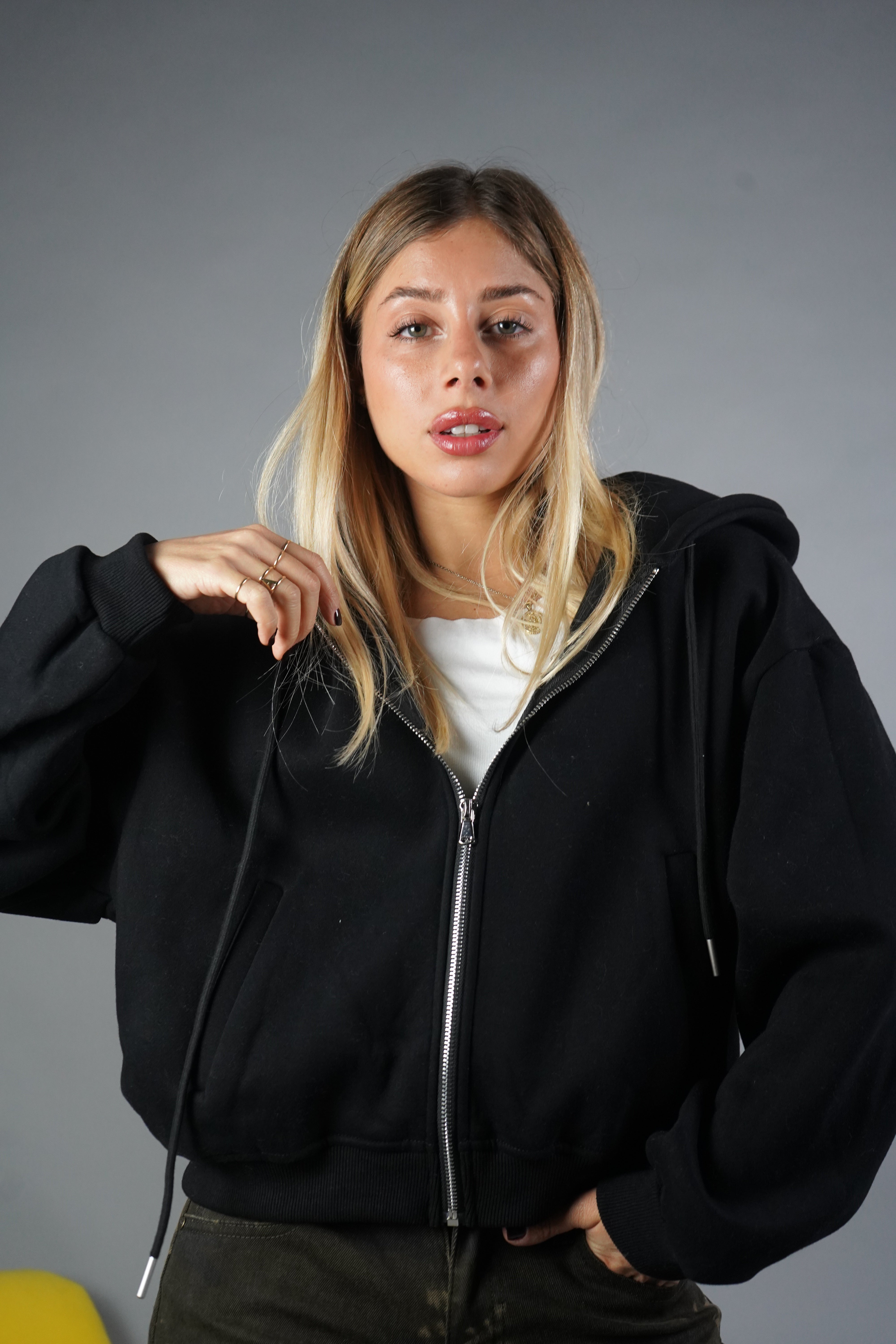 FELPA BASIC CON ZIP NERA