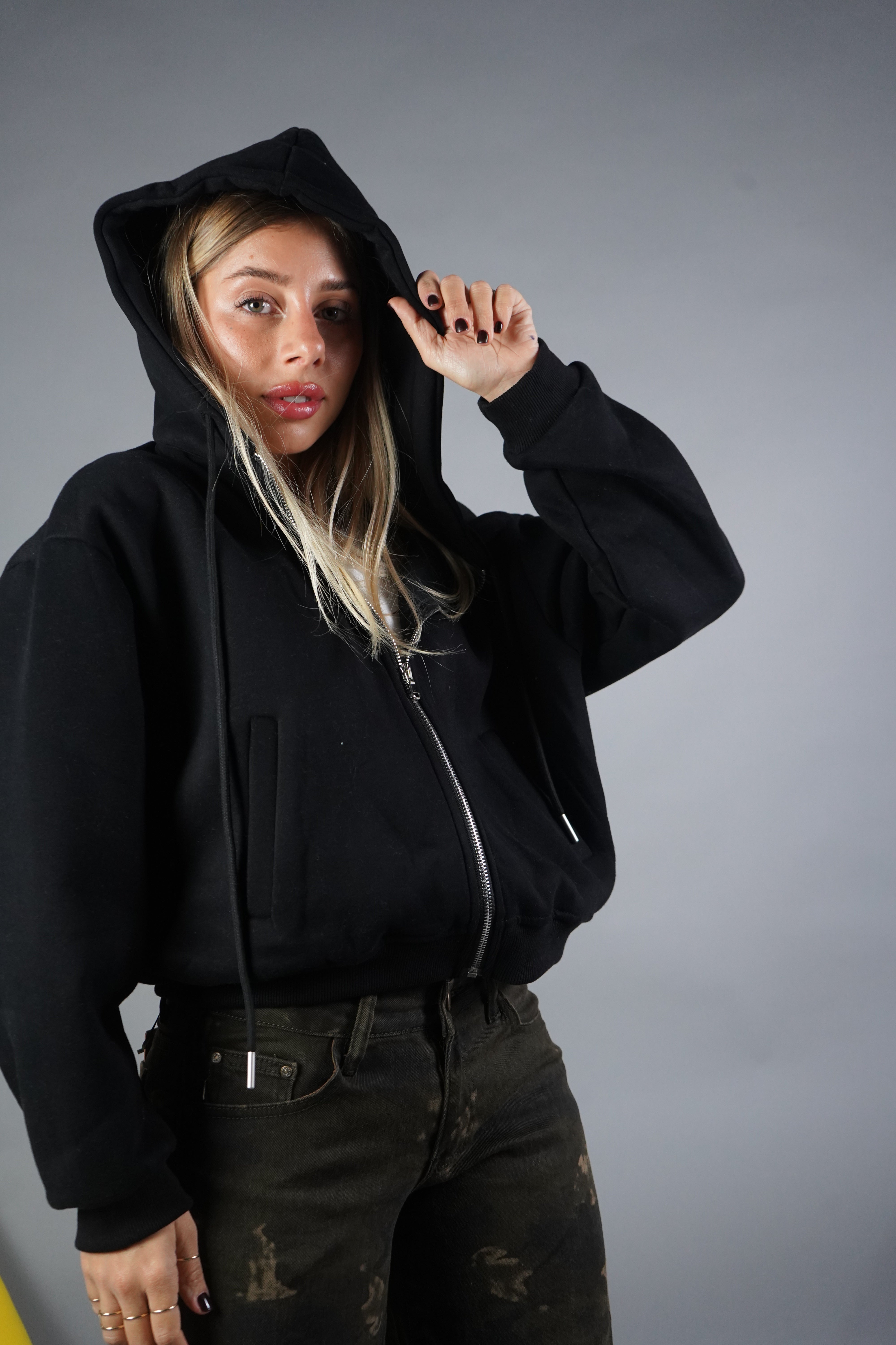 FELPA BASIC CON ZIP NERA