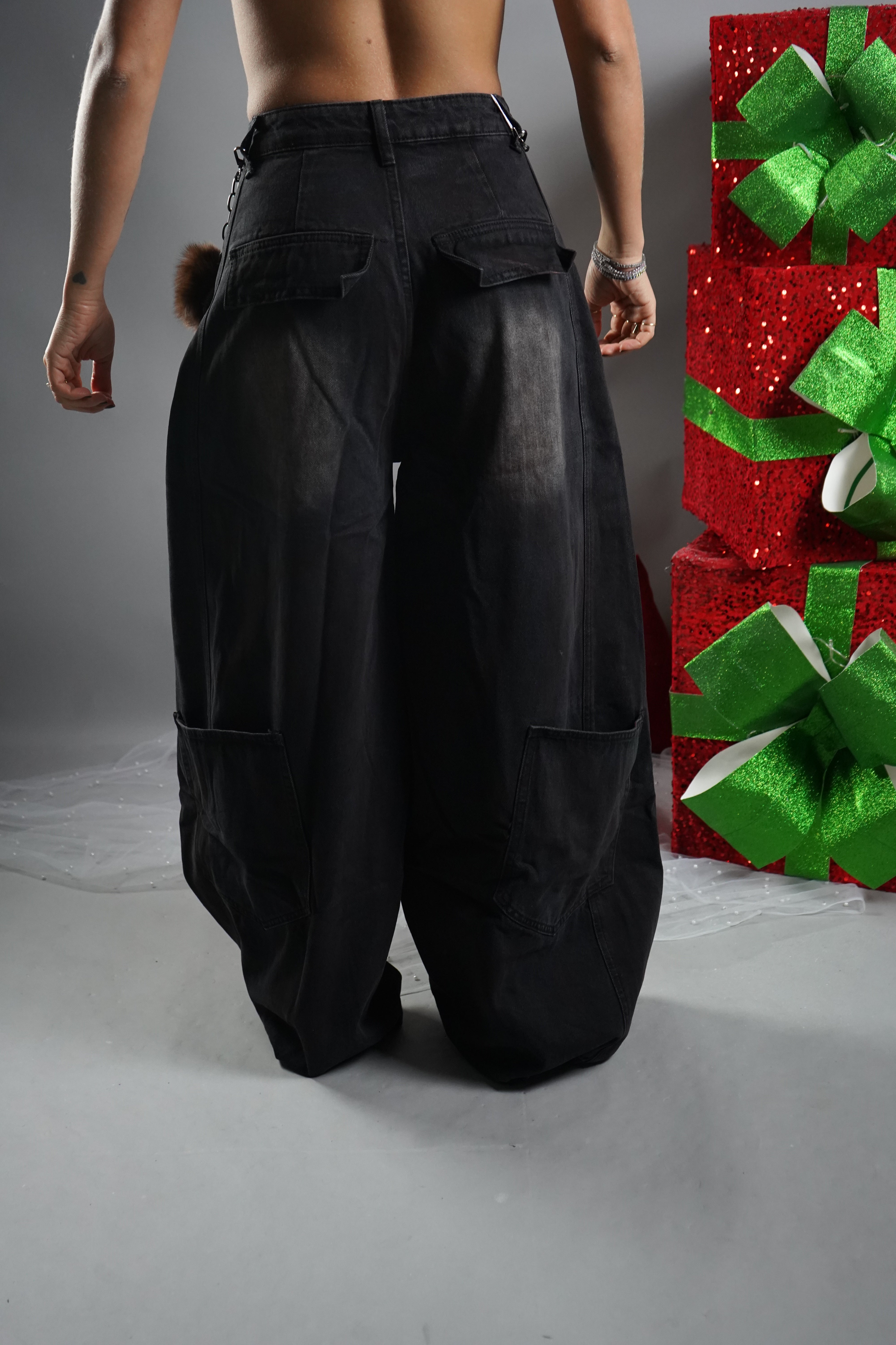 JEANS BALLON NERO CON PITTURA