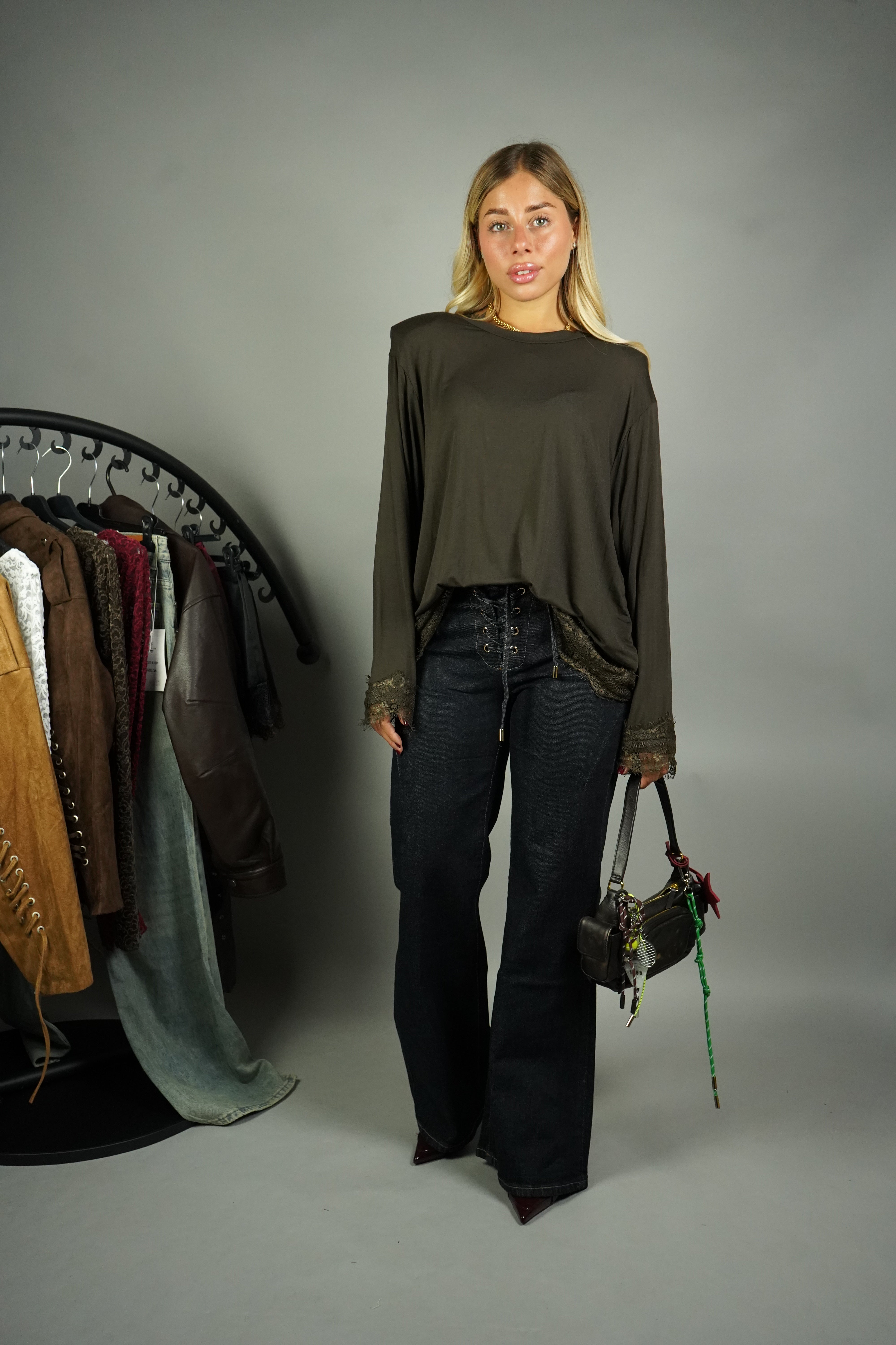 T-SHIRT PIZZO E SPALLINE MARRONE