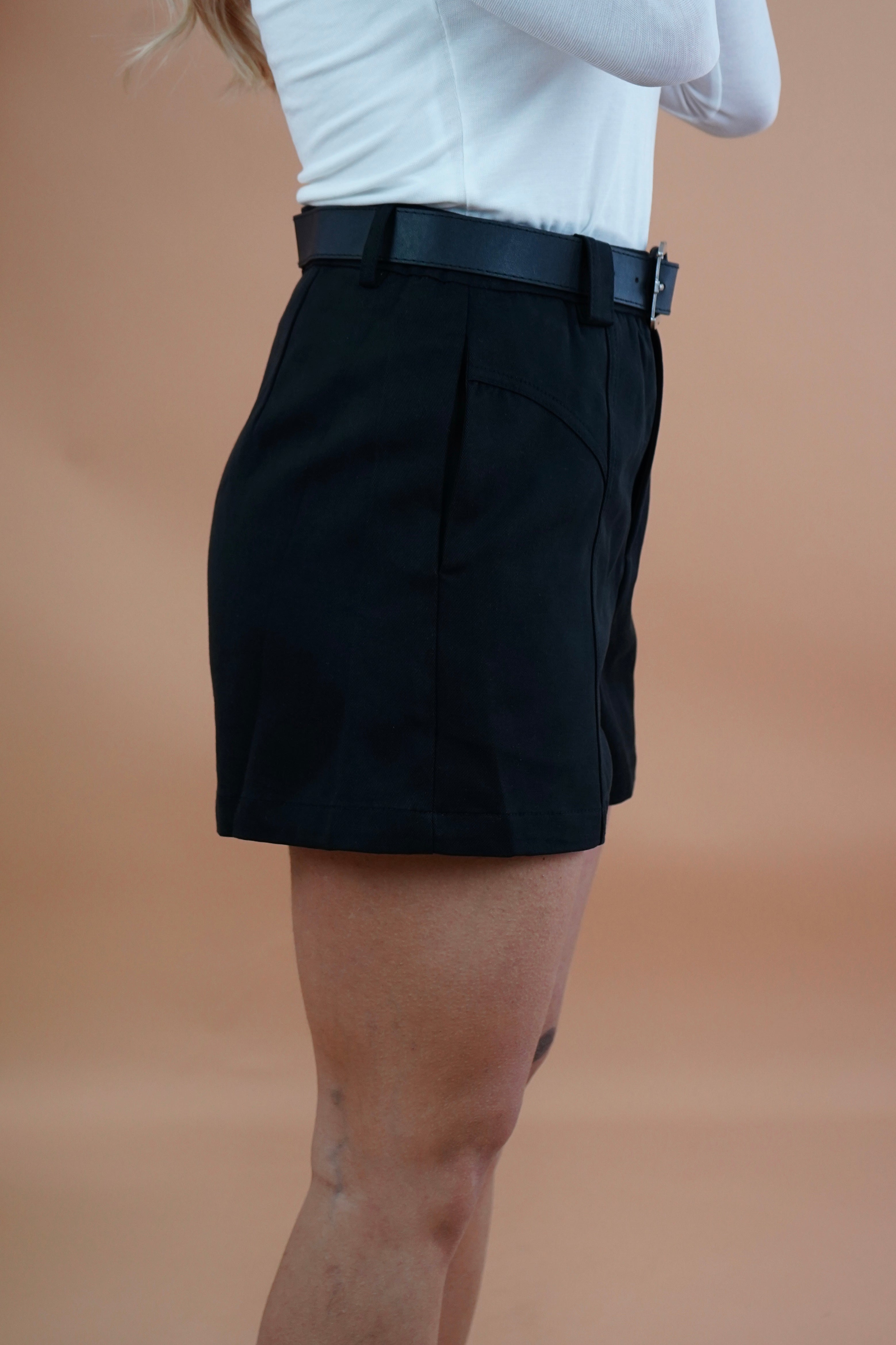 SHORTS CON CINTURA NERO