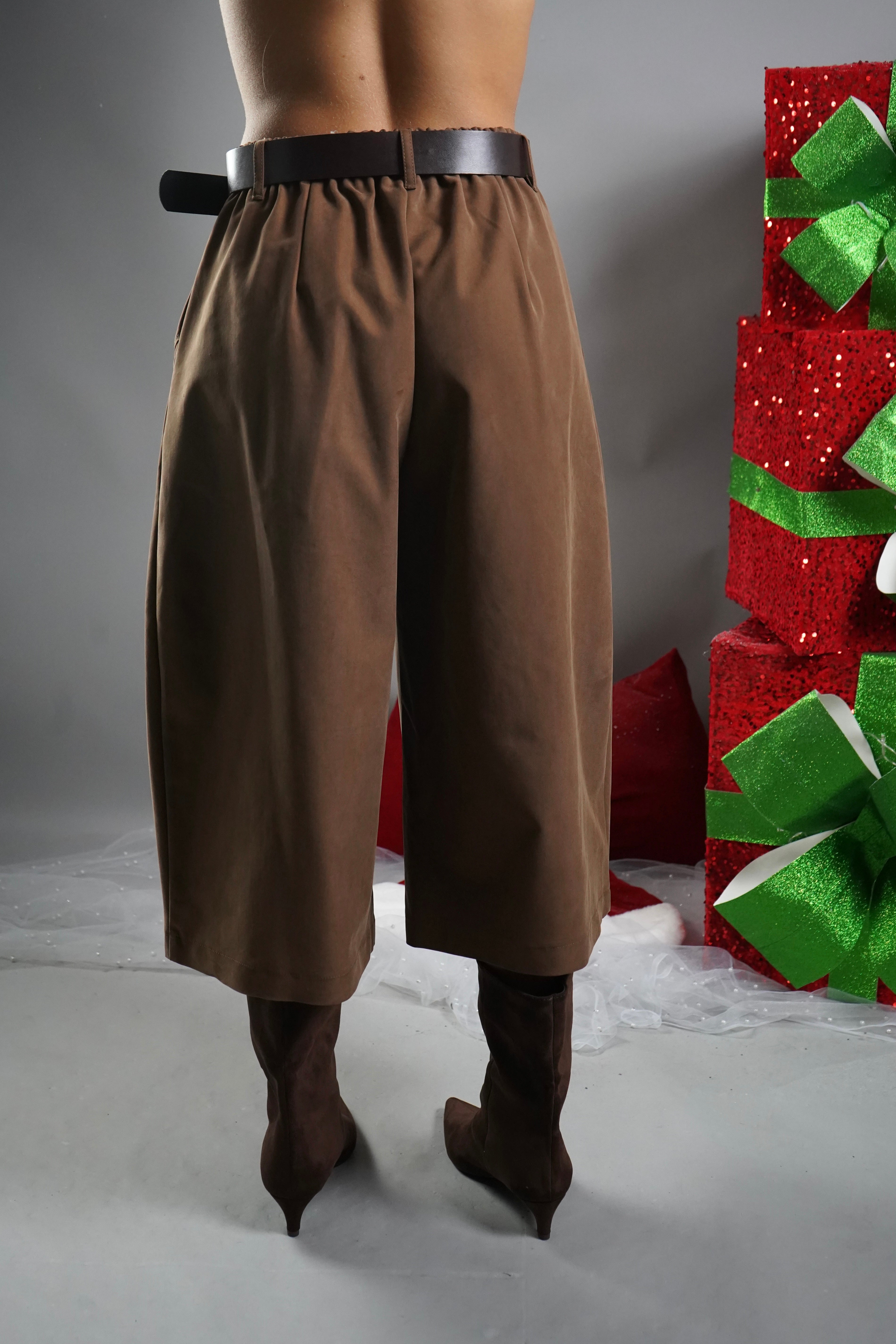 BERMUDA BAGGY CON CINTURA CAMMELLO