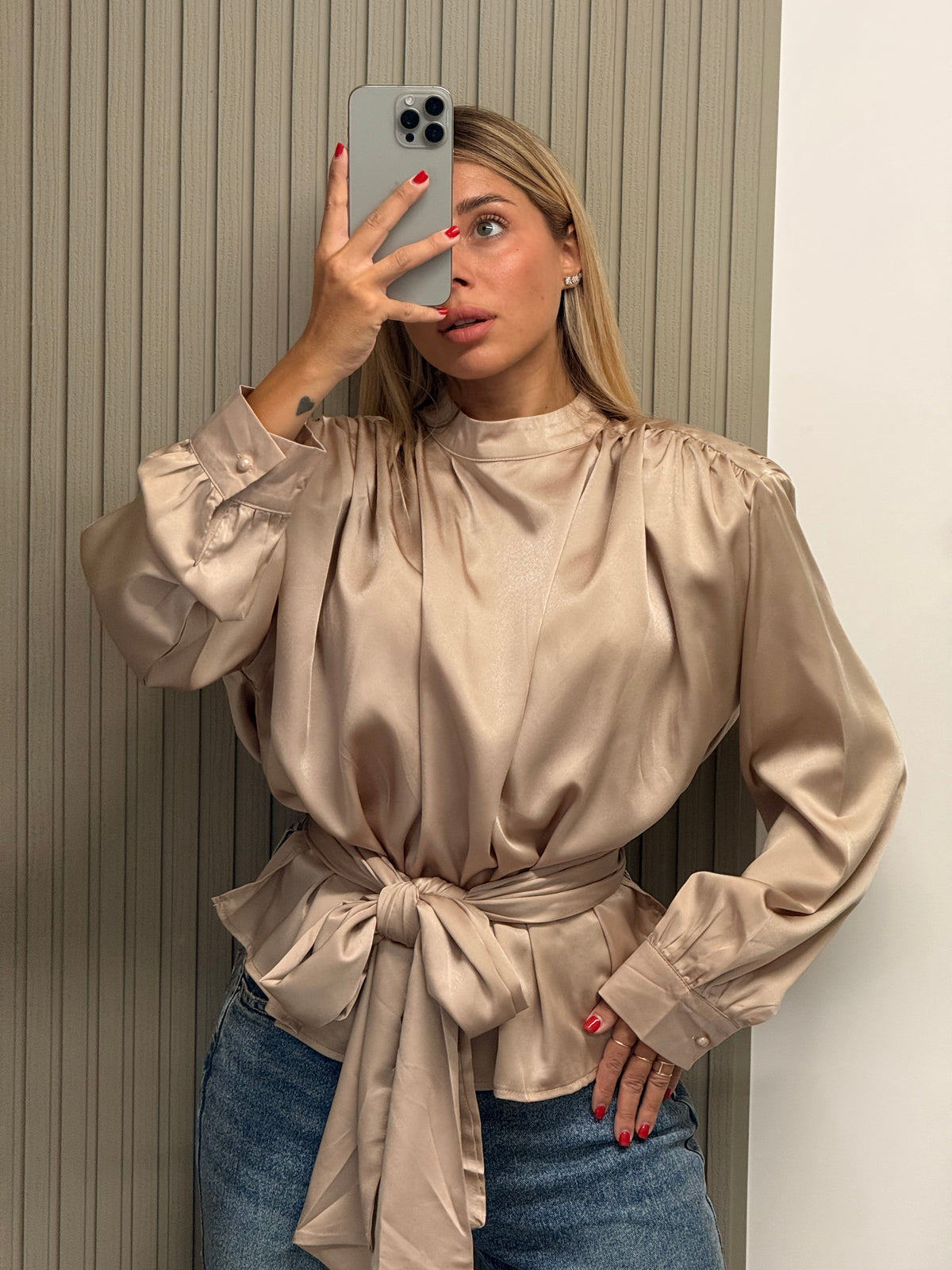 BLUSA IN RASO FIOCCO BEIGE