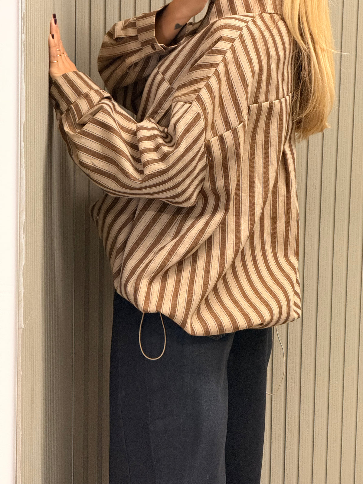 CAMICIA RIGHE CON COULISSE ARRICCIATA MARRONE