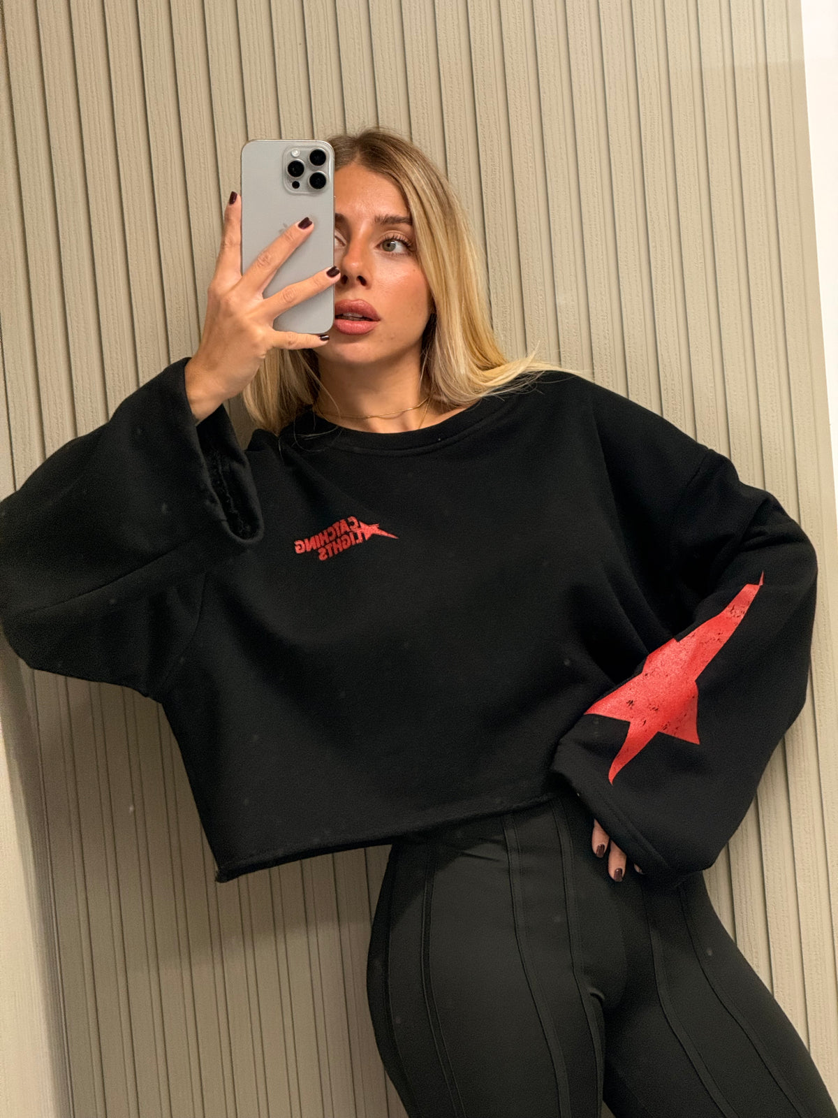 FELPA CROP STARS NERA